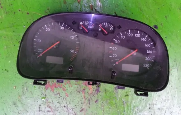 Volkswagen Golf IV Speedometer (instrument cluster) 1J0920800E