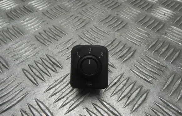 Volkswagen Polo VI Electric window control switch 2G0959566A