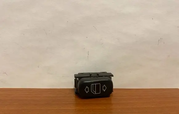 Mercedes-Benz E W210 Electric window control switch 2108208210