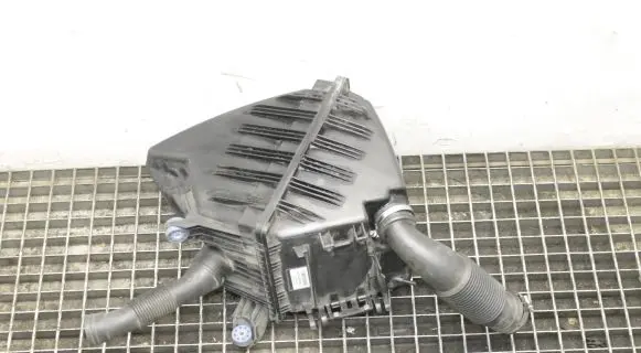 BMW i3 Air filter box 7642403
