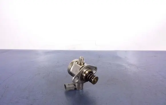 BMW 7 F01 F02 F03 F04 Fuel injection high pressure pump 7595350