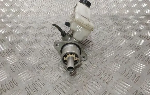 Toyota Corolla Verso E121 Master brake cylinder 25113379 0204254155