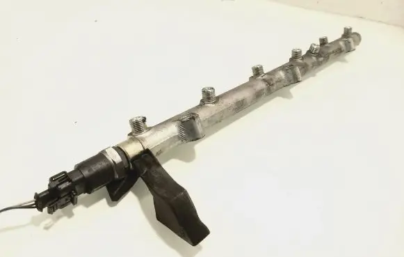Opel Omega B2 Fuel main line pipe 0445216002 0281002475