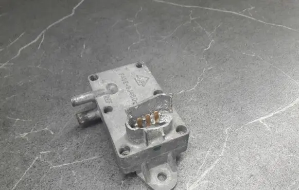 Ford Mondeo Mk III Air pressure sensor f48e-9j460-bb