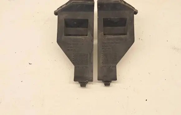 Volvo V50 Front bumper mounting bracket 30678482 30678481
