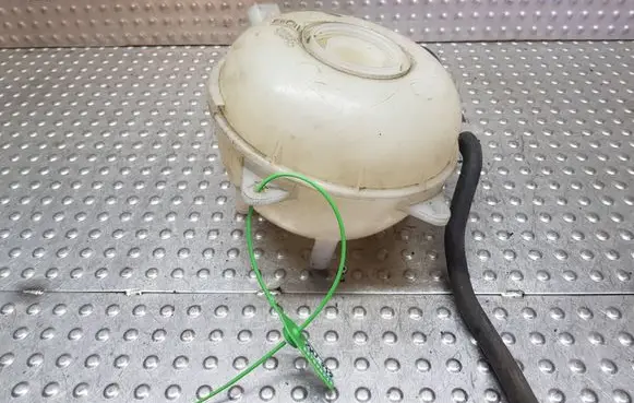 Volkswagen Transporter - Caravelle T5 Coolant expansion tank/reservoir S27698242 7H0121407C