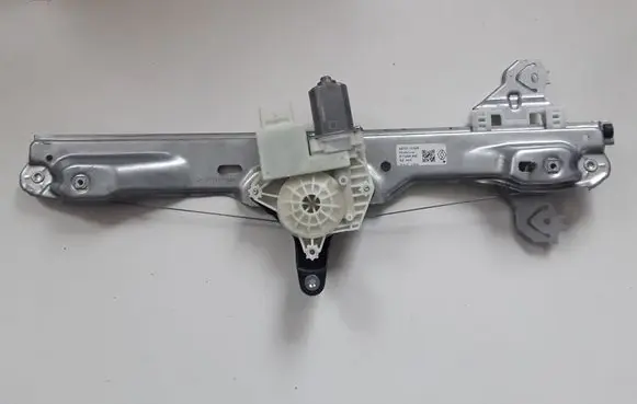 Renault Kadjar Front door window regulator with motor 807217052R