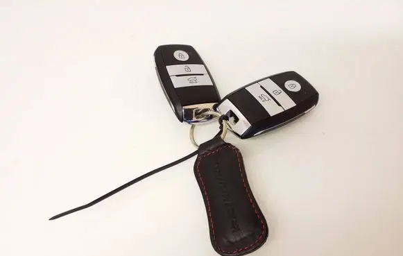 KIA Carens III Ignition key/card 