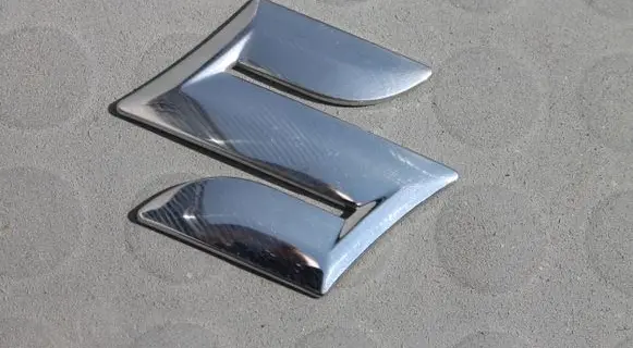 Suzuki Grand Vitara II Manufacturers badge/model letters 