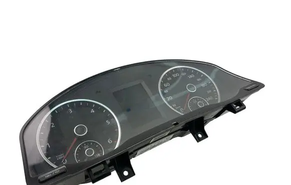 Volkswagen Tiguan Speedometer (instrument cluster) 5N0920883G