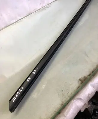 Citroen C4 III e-C4 Rubber seal front door window/glass 