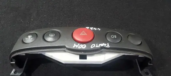 Fiat Punto (188) Hazard light switch