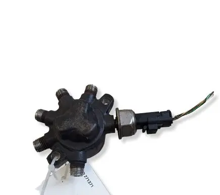 Renault Megane II Fuel distributor 8200584034 H8200334367 R9144Z070B