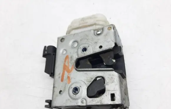 Audi A4 S4 B5 8D Front door lock 4D2837015D