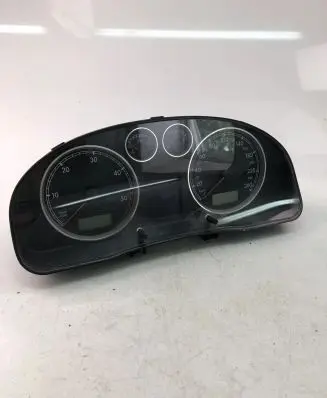 Volkswagen PASSAT B5.5 Speedometer (instrument cluster) 3B0920826A