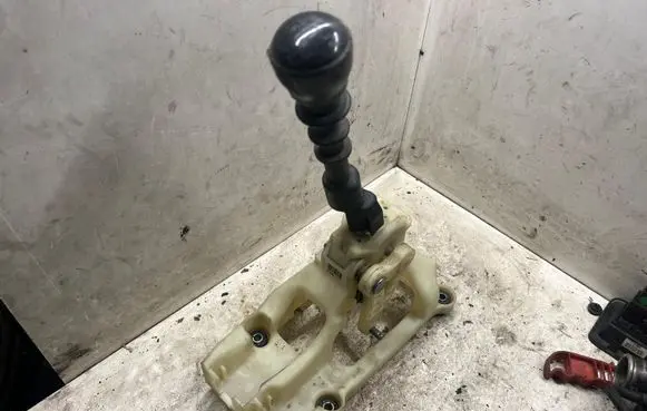 Hyundai Sonata Gear shifter/selector 437002B000