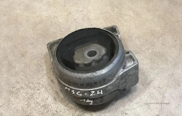 Mercedes-Benz A W169 Engine mount bracket A1692401218