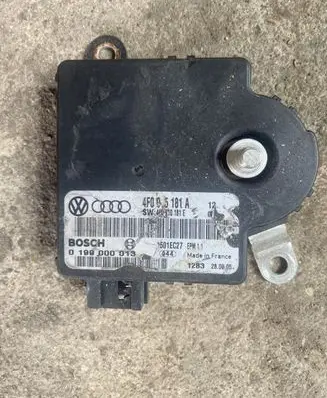 Audi A6 S6 C6 4F Battery control module 4F0915181A