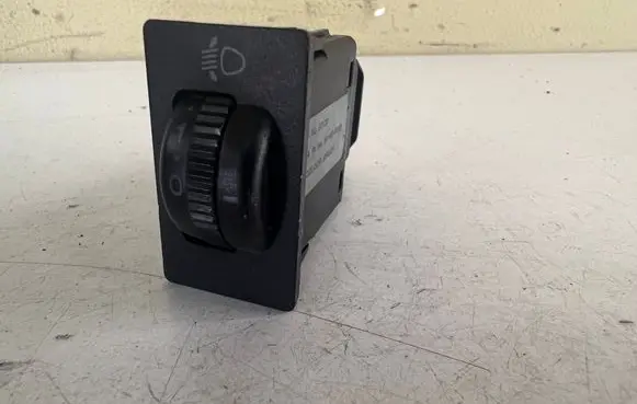 Toyota Corolla Verso AR10 Headlight level height control switch 8415202021