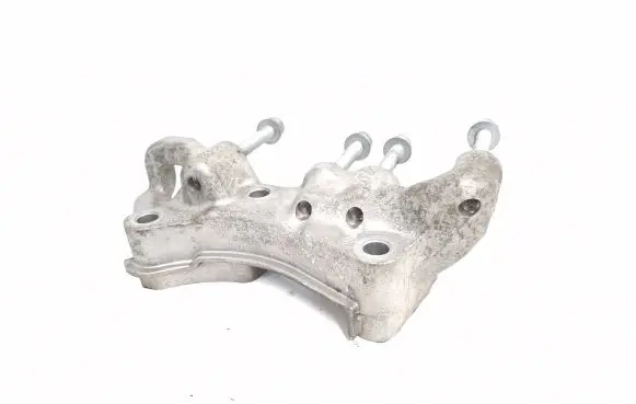Peugeot 3008 II Engine mounting bracket 9673585780