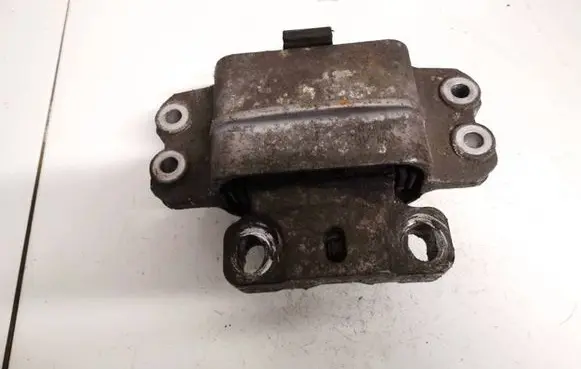 Engine mount bracket