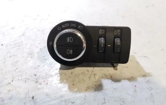 Chevrolet Cruze Light switch 13301752