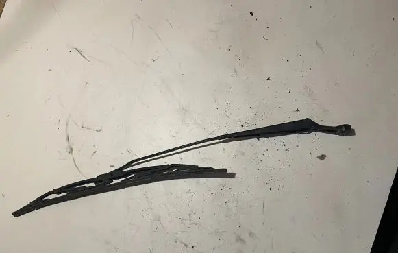 Volkswagen PASSAT B5.5 Front wiper blade arm 3B1955410