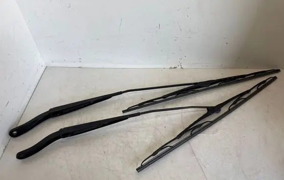 Renault Master III Front wiper blade arm 8200734776 8200734777