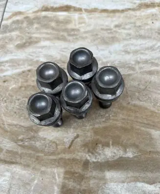 Volvo XC40 Nuts/bolts 