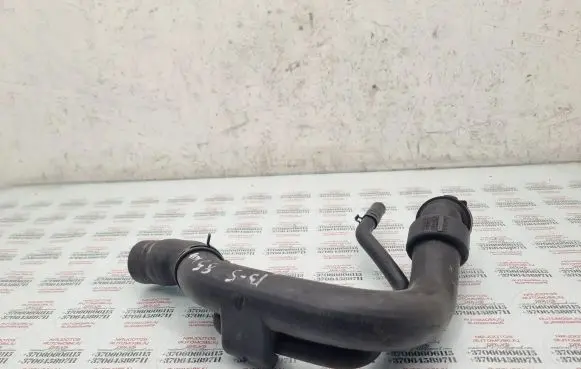 Volkswagen PASSAT B5 Engine coolant pipe/hose 8D0121101AD
