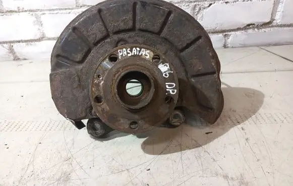 Volkswagen PASSAT B6 Front wheel hub