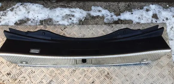 Trunk/boot sill cover protection