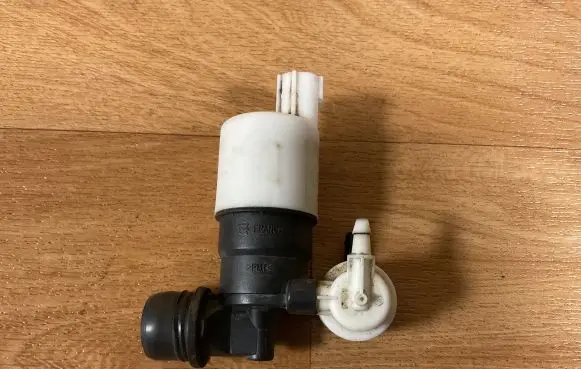 Ford C-MAX II Windscreen/windshield washer pump BK2117K624BA AV6117K624AA