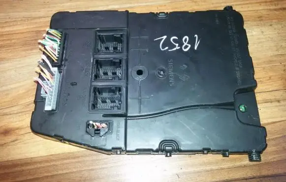 Renault Scenic II - Grand scenic II Comfort/convenience module 8200606825 s118400920g