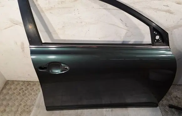 Toyota Avensis T250 Front door 6700105050