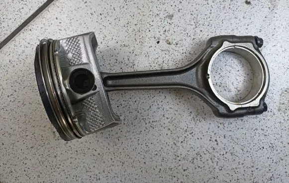 Dodge Grand Caravan Piston with connecting rod