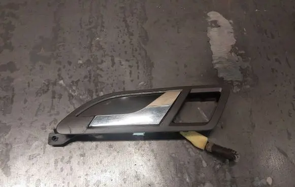 Skoda Superb B5 (3U) Front door interior handle 3U0837247