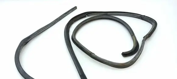 BMW 7 E23 Rear door rubber seal (on body)