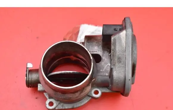 BMW 1 E82 E88 Throttle body valve 780437301
