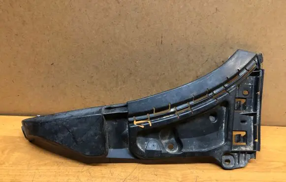 Volvo XC90 Front bumper mounting bracket 08620564