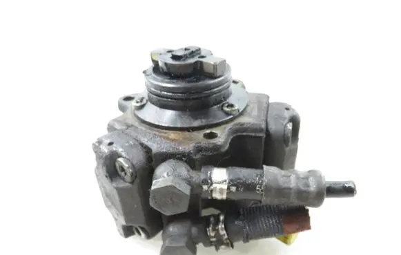 Opel Corsa D Fuel injection high pressure pump 55198933 0445010138
