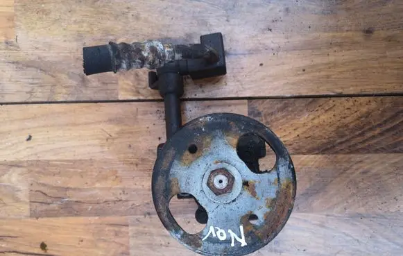 Nissan Navara D40 Power steering pump