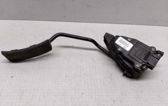Mitsubishi Space Star Accelerator throttle pedal 6PV00830100 30865642 M865642