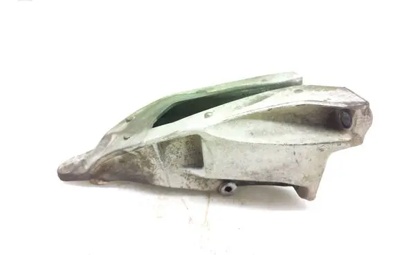 Engine mounting bracket