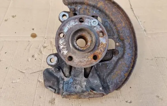Volvo V60 Front wheel hub spindle knuckle