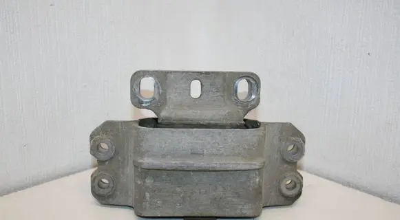 Engine mount bracket