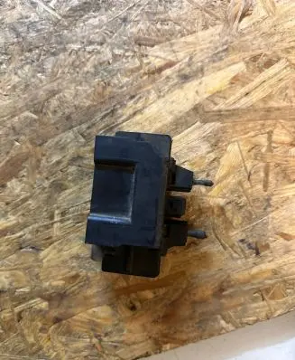Volvo S70 V70 V70 XC Glow plug pre-heat relay 9162929