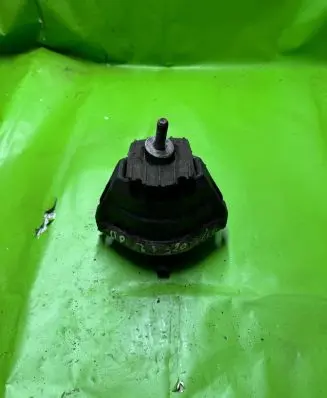 Engine mount bracket