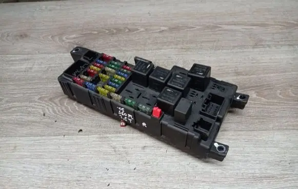 Volvo S60 Fuse module 518829106 30728008