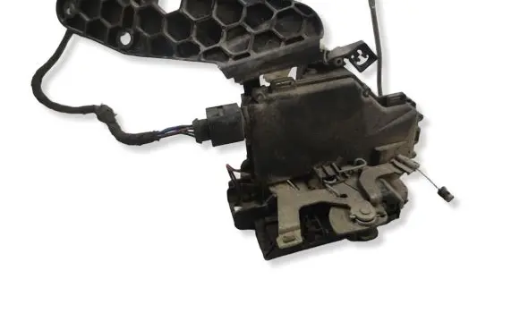 Volkswagen Golf IV Rear door lock 